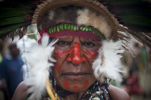 
	
	Dưới góc kính của nhiếp ảnh gia này, lễ hội gần như là một bức tranh màu sắc hoàn hảo mà các thổ dân đã mang lại.